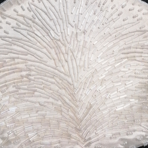 Beaded clutch - Picture 2 of 7